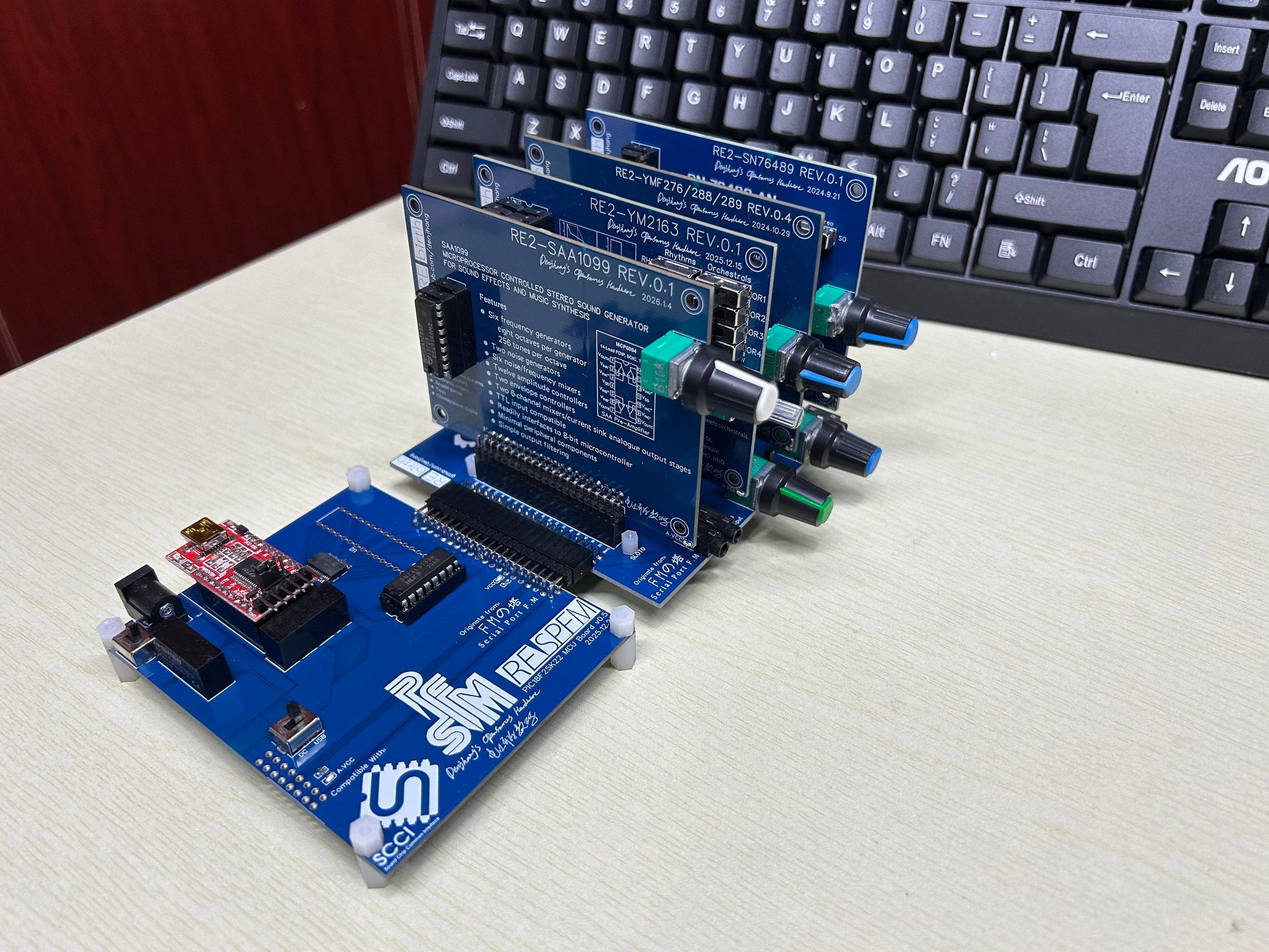 PIC18-RESPFM - 4 Slots Modular Chiptune Host